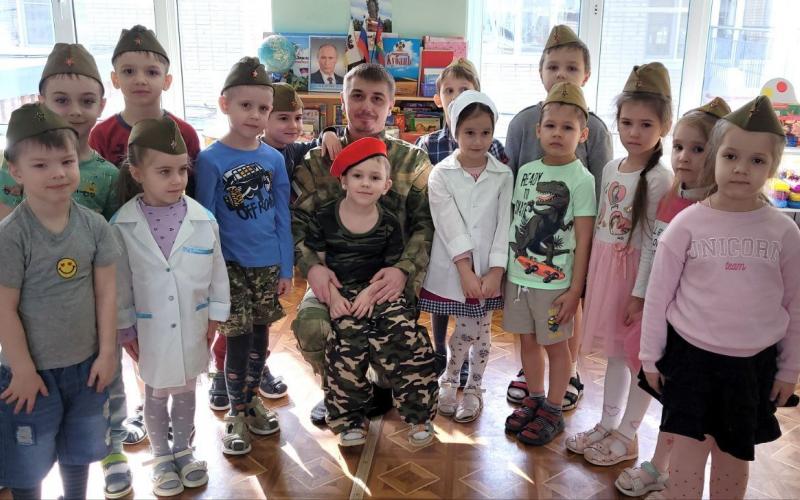 участник СВО с воспитанниками